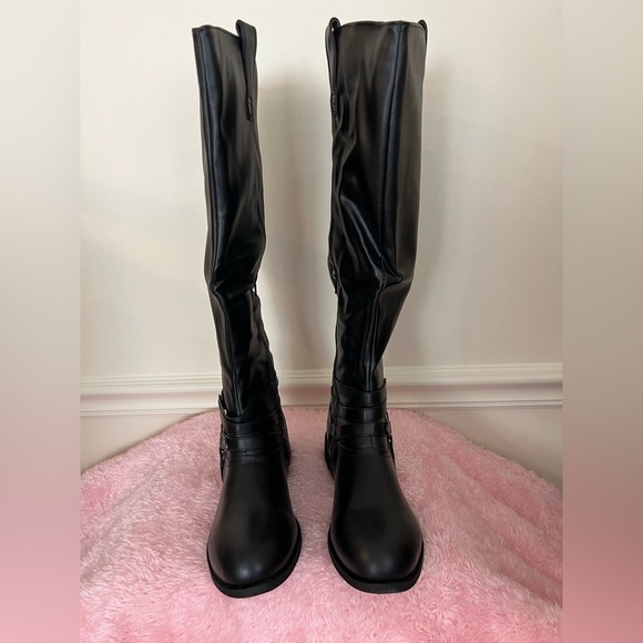 Journee Collection Women's Black Knee-High Boots - Picture 6 of 11